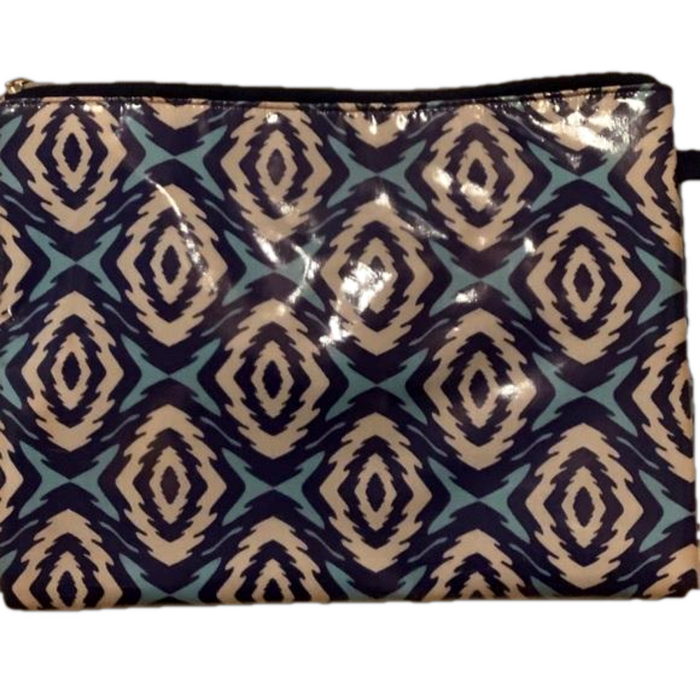 Blue and White vinyl small purse. Nwot. 🌹